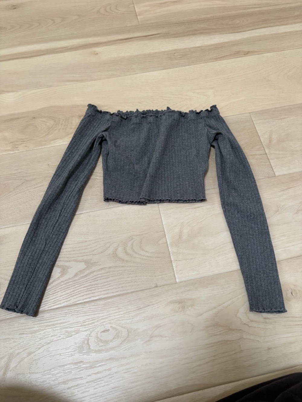 Off-Shoulder Ribbed Crop Top - Gray - Picture 2 of 2
